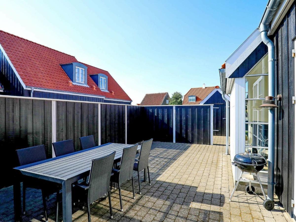 6 Person In * Skagen
